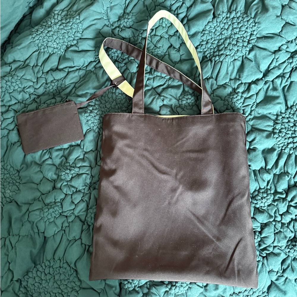 Prada beauty reversible tote bag plus pouch - Picture 7 of 11